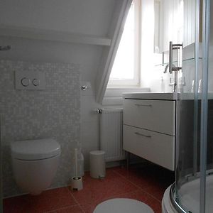 Zimmer mit zwei Einzelbetten